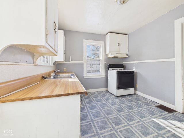 17 W 40th Street, Anderson, IN 46013