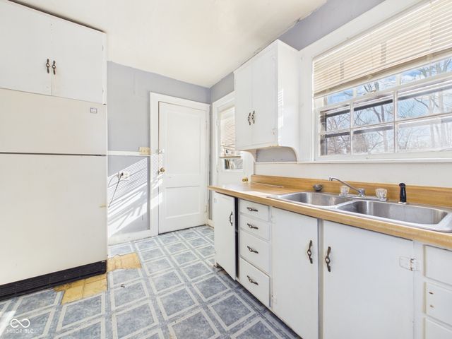 17 W 40th Street, Anderson, IN 46013