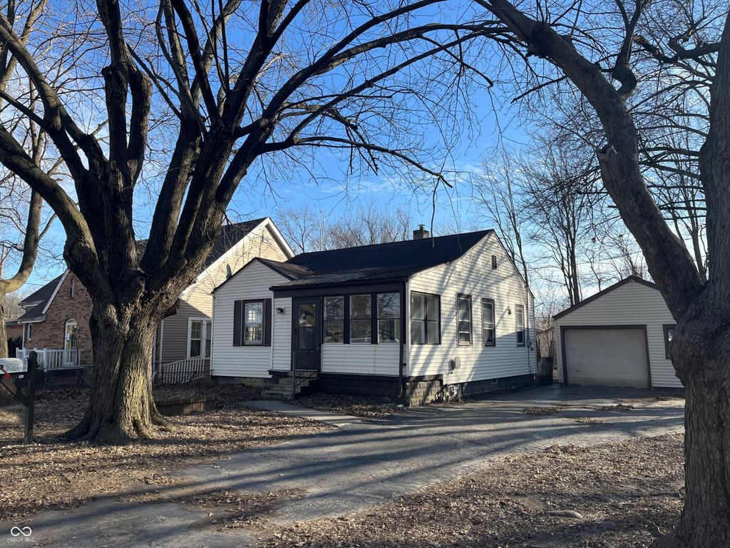 17 W 40th Street, Anderson, IN 46013