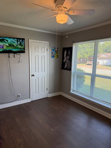 712 Sue Ann Lane, Burleson, TX 76028