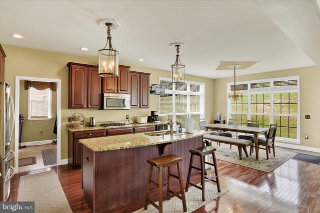 12 BELLA VISTA DR, Mechanicsburg, PA 17050