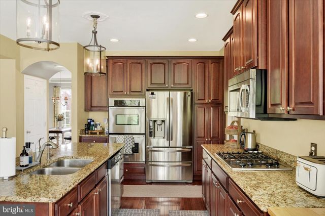 12 BELLA VISTA DR, Mechanicsburg, PA 17050