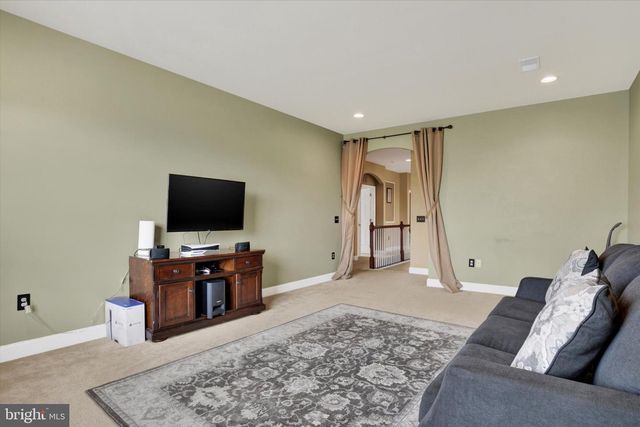 12 BELLA VISTA DR, Mechanicsburg, PA 17050