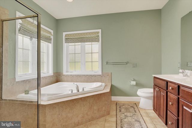 12 BELLA VISTA DR, Mechanicsburg, PA 17050