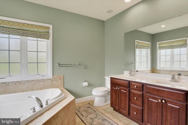12 BELLA VISTA DR, Mechanicsburg, PA 17050