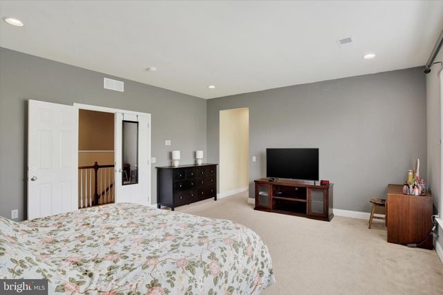 12 BELLA VISTA DR, Mechanicsburg, PA 17050