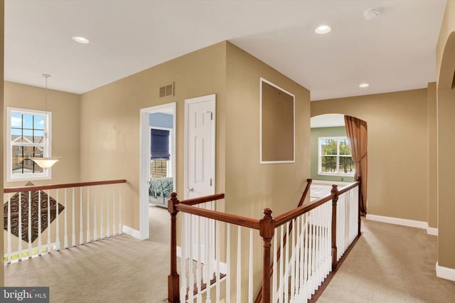 12 BELLA VISTA DR, Mechanicsburg, PA 17050