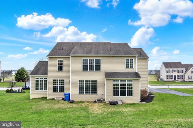 12 BELLA VISTA DR, Mechanicsburg, PA 17050