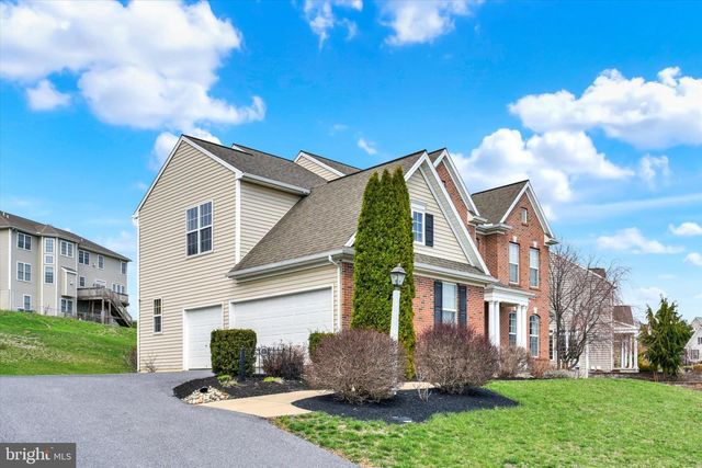 12 BELLA VISTA DR, Mechanicsburg, PA 17050