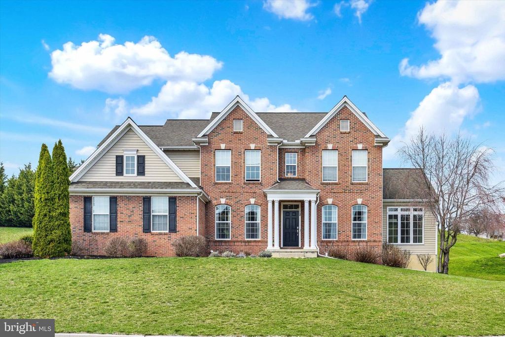 12 BELLA VISTA DR, Mechanicsburg, PA 17050