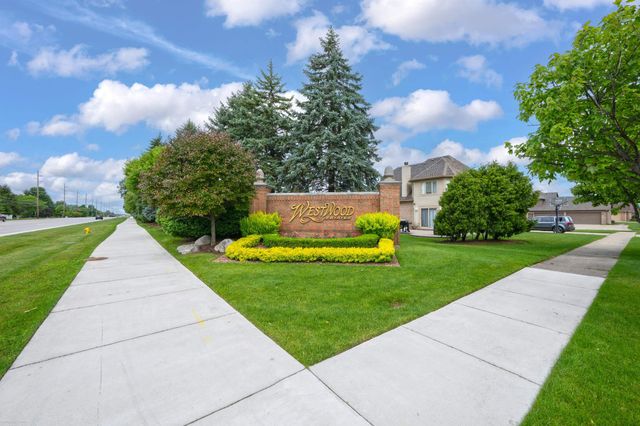 51251 Westwood Drive, Macomb Twp, MI 48042