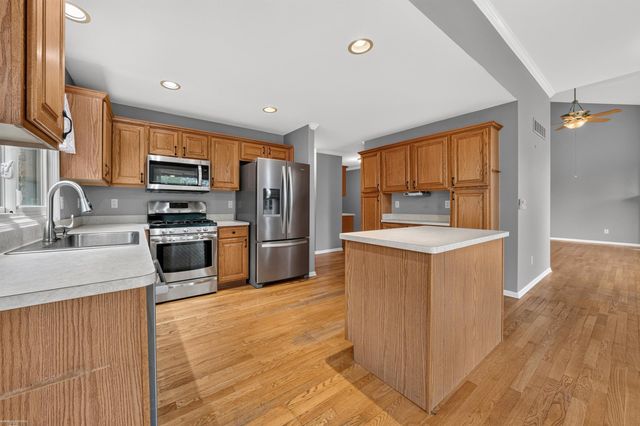 51251 Westwood Drive, Macomb Twp, MI 48042