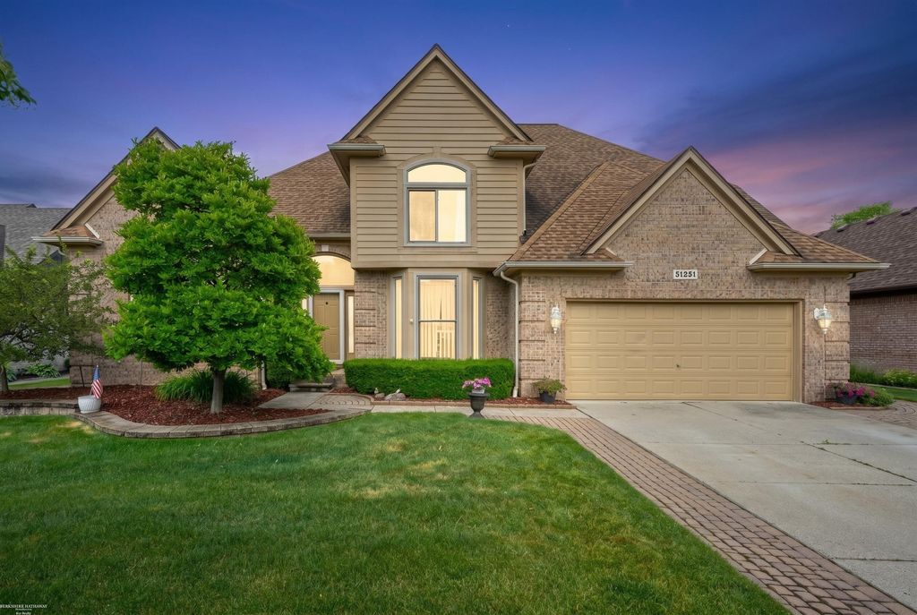 51251 Westwood Drive, Macomb Twp, MI 48042