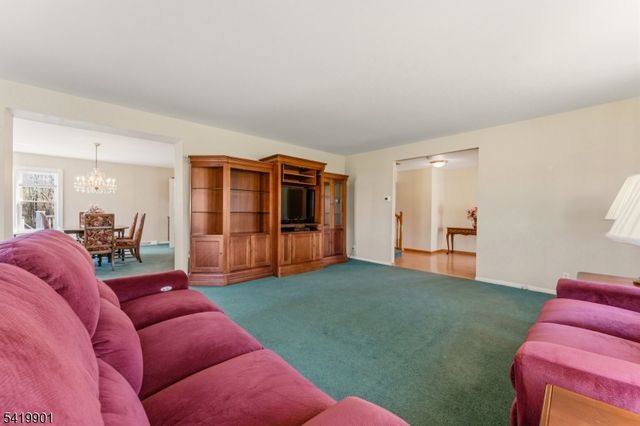 5 Leiv Eirikson Ave, Franklin Twp., NJ 08540