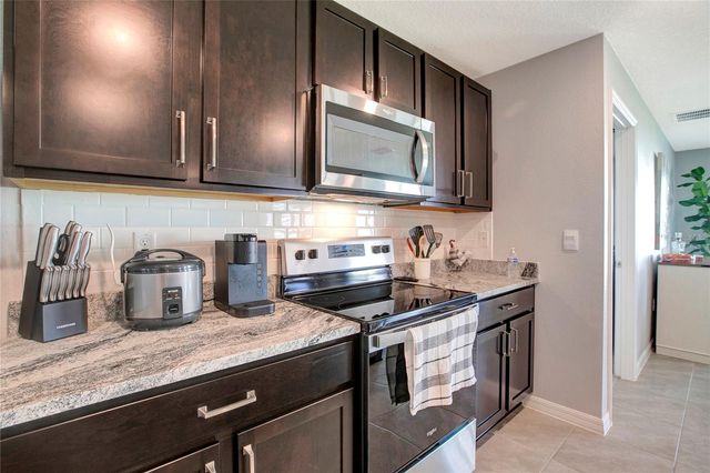 9206 MISSION BAY PLACE, Tampa, FL 33637