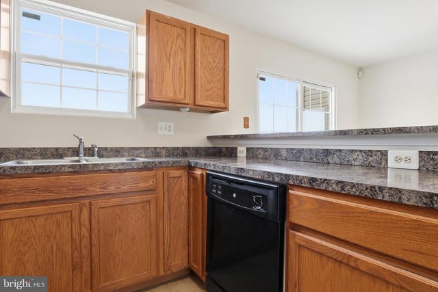 371 DICKENS DR, Lancaster, PA 17603