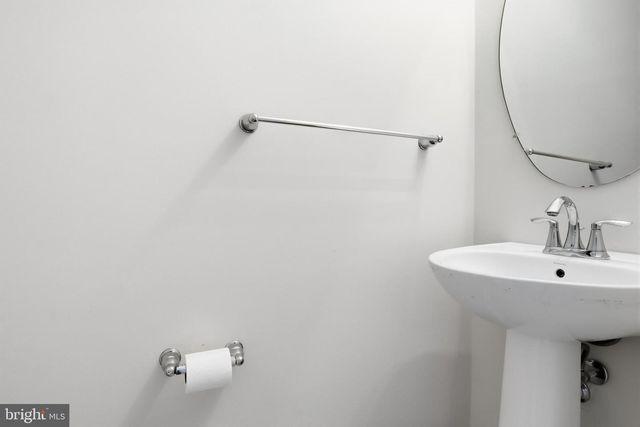 371 DICKENS DR, Lancaster, PA 17603