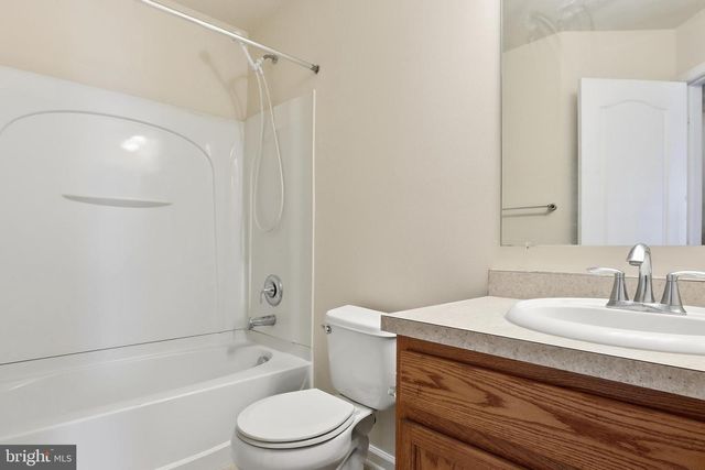 371 DICKENS DR, Lancaster, PA 17603