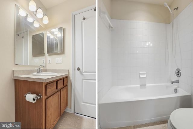 371 DICKENS DR, Lancaster, PA 17603