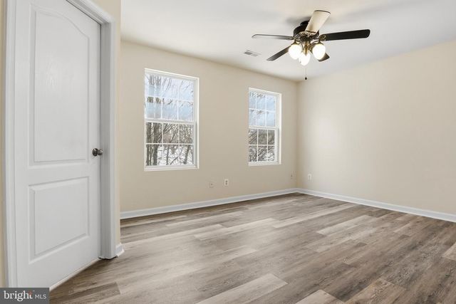 371 DICKENS DR, Lancaster, PA 17603