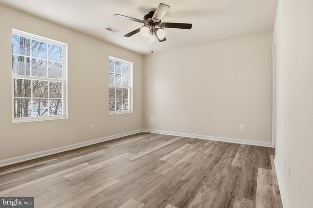 371 DICKENS DR, Lancaster, PA 17603