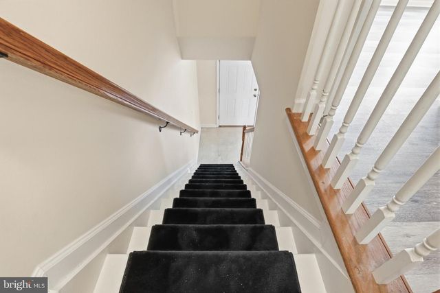 371 DICKENS DR, Lancaster, PA 17603