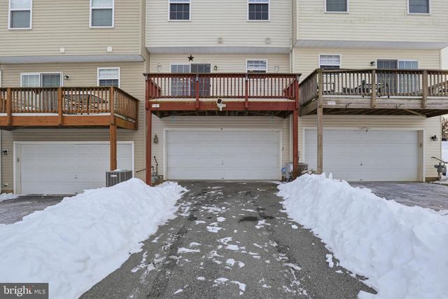 371 DICKENS DR, Lancaster, PA 17603