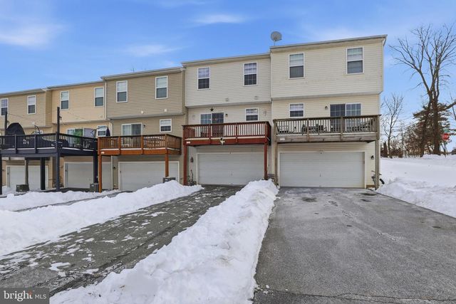 371 DICKENS DR, Lancaster, PA 17603