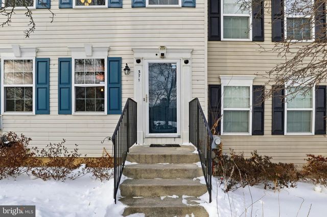 371 DICKENS DR, Lancaster, PA 17603