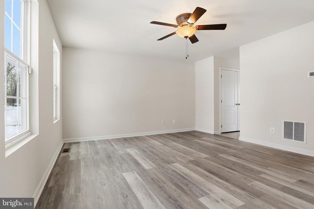 371 DICKENS DR, Lancaster, PA 17603