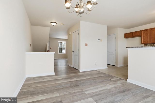 371 DICKENS DR, Lancaster, PA 17603