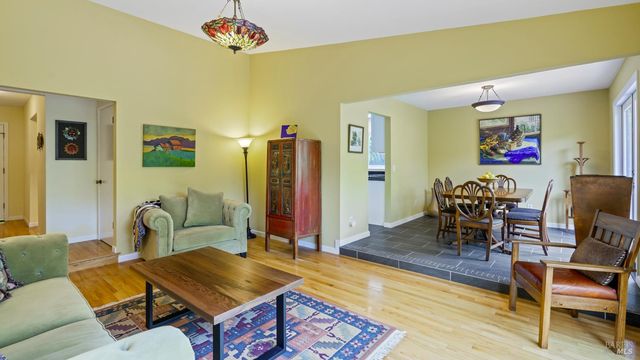 400 Smith Ct, Petaluma, CA 94952