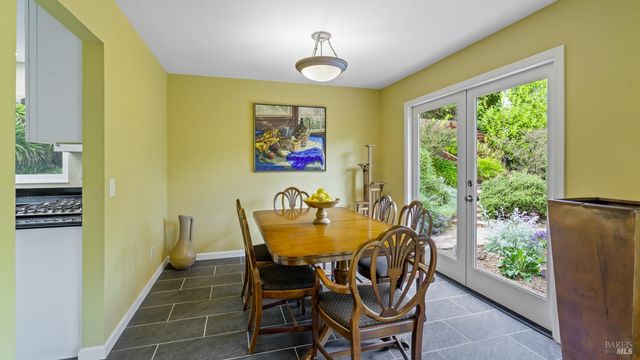 400 Smith Ct, Petaluma, CA 94952