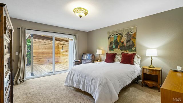 400 Smith Ct, Petaluma, CA 94952