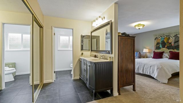 400 Smith Ct, Petaluma, CA 94952