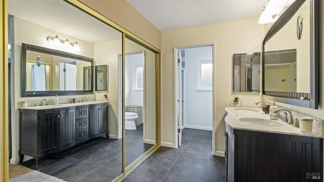 400 Smith Ct, Petaluma, CA 94952