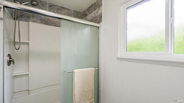 400 Smith Ct, Petaluma, CA 94952