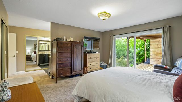 400 Smith Ct, Petaluma, CA 94952