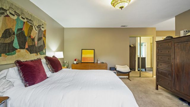 400 Smith Ct, Petaluma, CA 94952