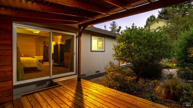 400 Smith Ct, Petaluma, CA 94952