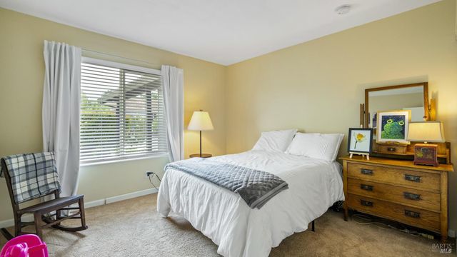 400 Smith Ct, Petaluma, CA 94952