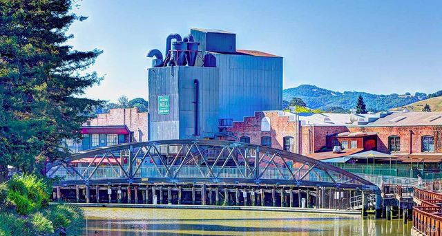 400 Smith Ct, Petaluma, CA 94952