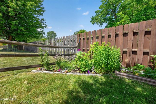 6930 Clearview Cove, Holland, OH 43528