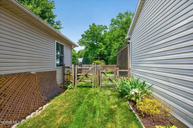 6930 Clearview Cove, Holland, OH 43528