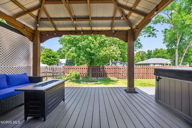 6930 Clearview Cove, Holland, OH 43528