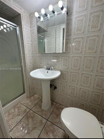 549 W 68th Street 4, Hialeah, FL 33014