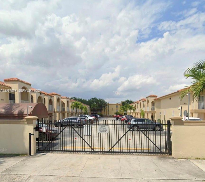 549 W 68th Street 4, Hialeah, FL 33014
