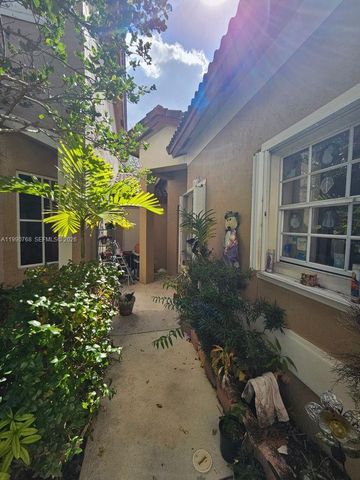 16132 Emerald Cove Rd, Weston, FL 33331