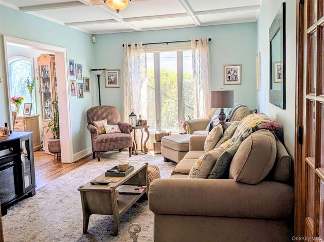 84 Woodlawn Avenue, Valley Stream, NY 11581