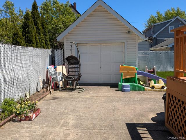 84 Woodlawn Avenue, Valley Stream, NY 11581
